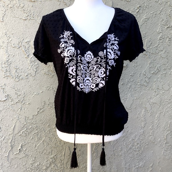 Romeo & Juliet Couture NWT Swiss Dot Floral Embroidered Peasant Top, Small - Picture 3 of 10